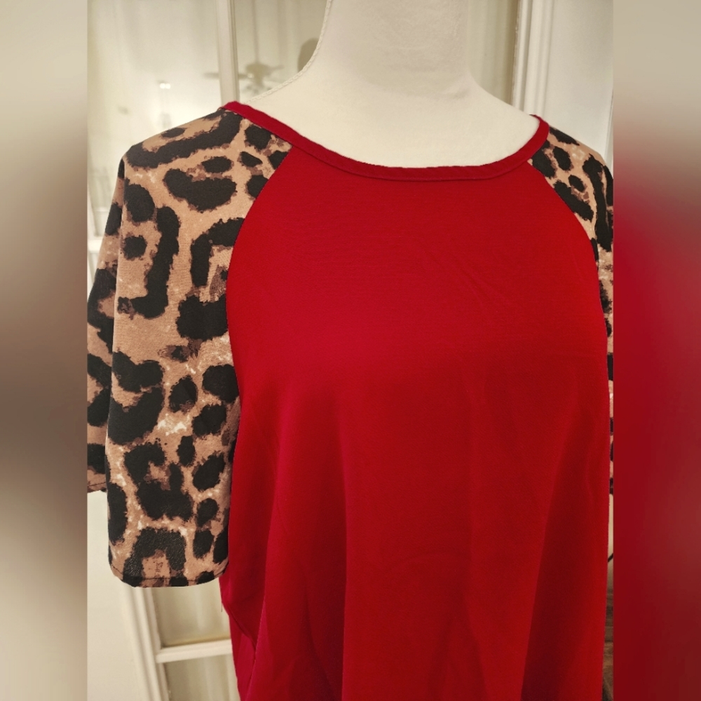 Leppard Sleeve Top
